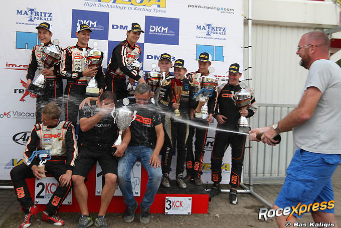 CRG champagnedouche op podium